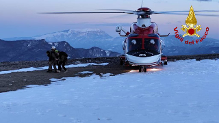 Escursionisti bloccati per il ghiaccio sul Vettore, recuperati da "Drago"